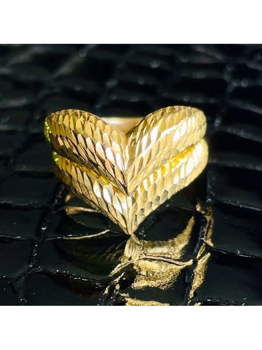 14k Gold Jacmel Mauritius JCM Etched Diamond Cut V Shape 2 Stackable Rin…